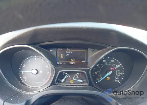 2016 Ford Focus Se z USA, uszkodzony, nr VIN 1FADP3K28GL338824